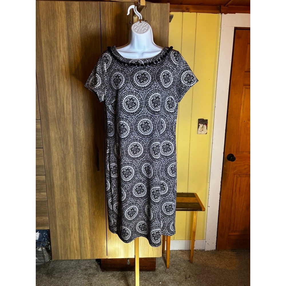 309. Talbots Black White Medallion Print Pom Pom Trim Shift Dress Womens Medium - Picture 4 of 5